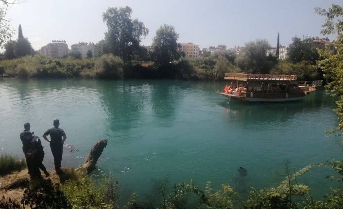 Manavgat Irmağı’nda sürüklenen kadın cesedi ekipleri harekete geçirdi