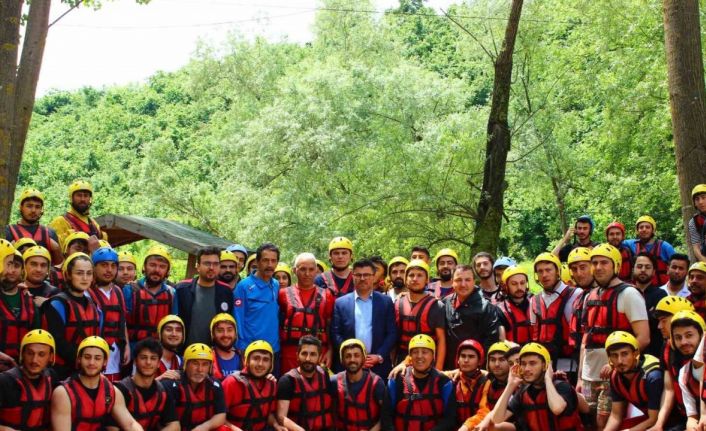 Masa tenisi için geldiler rafting yaptılar