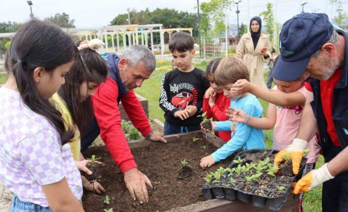 Minikler ekolojik yaşam hakkında bilgileniyor