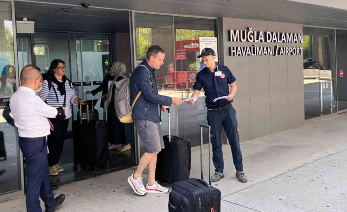 Muğlalı itfaiyecilerden İngilizce ve Türkçe yangın uyarısı