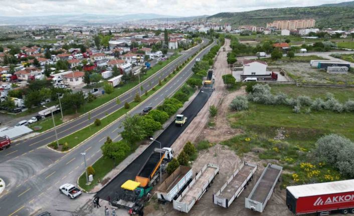 Nevşehir’de sanayi servis yolunda sıcak asfalt serimi başladı