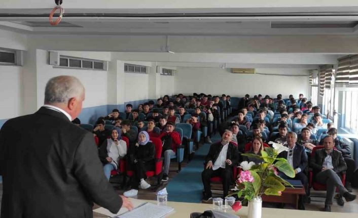 Öğrencilere "Bilimin Yıldızları" isimli konferans verildi