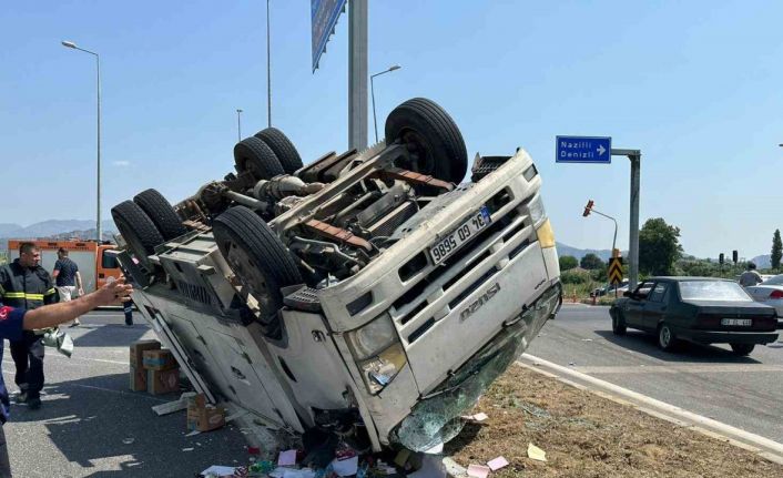 Önündeki araca çarpıp takla attı