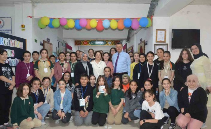 Ortaokul öğrencilerden 300 adet görsel eser