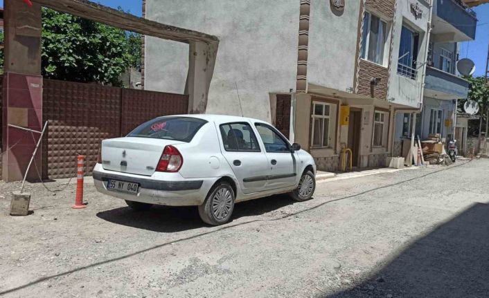 Park halindeki otomobilden hırsızlık