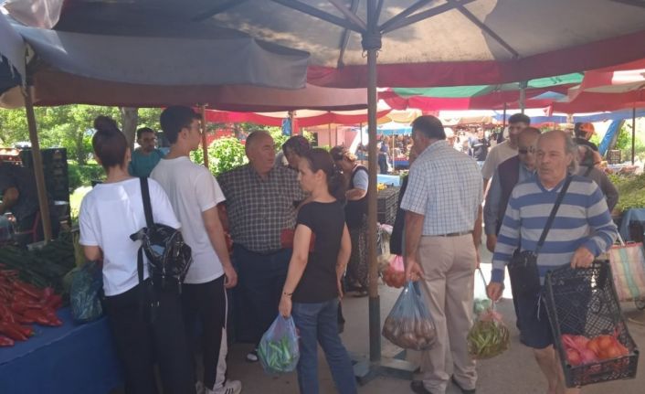 Pazar tezgahlarında bayram yoğunluğu