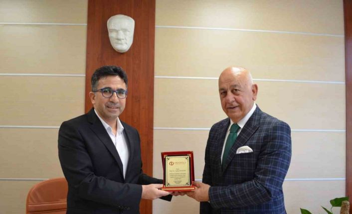 Prof. Dr. Coşkun Bayrak düzenlenen törenle emekli oldu