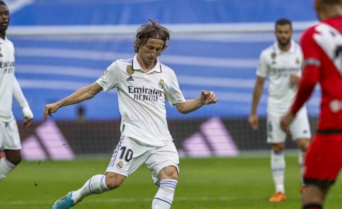 Real Madrid, Luka Modric’in sözleşmesini 2024 yılına kadar uzattı