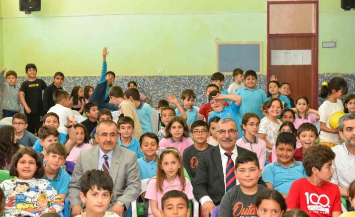 Rektör Gavgalı, mezun olduğu okulda öğrencilerle buluştu