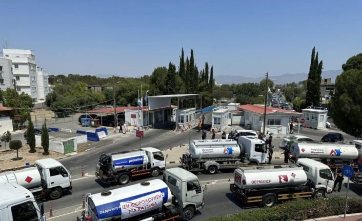Rum akaryakıt istasyonları KKTC’den yakıt alınmasını protesto etti