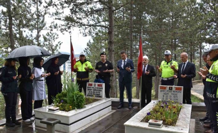 Şehit Nihat Karakoca kabri başında anıldı