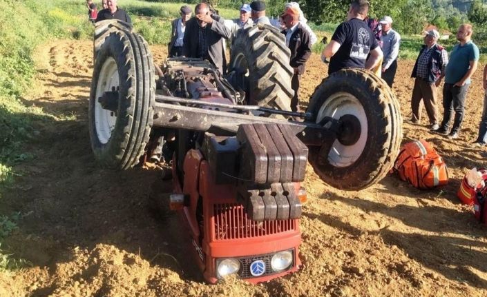 Simav’da devrilen traktörün altında kalan çiftçi hayatını kaybetti