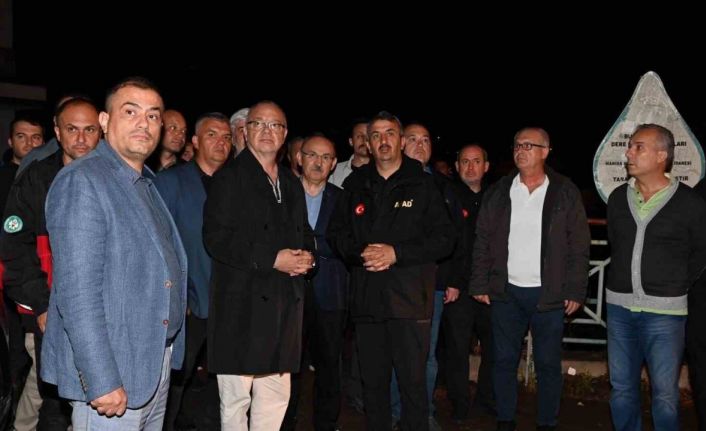Su baskını yaşayan Akhisar’da ekiplerin çalışması takdir topladı