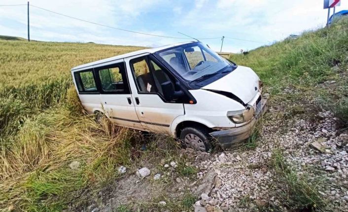 Sungurlu’da minibüs tarlaya uçtu: 1 ölü