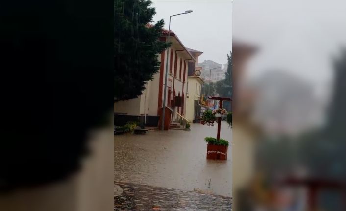 Tatil bölgesi sağanak yağışa teslim oldu