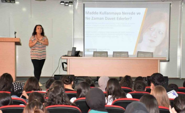 Teknoloji ve madde bağımlılığı seminerinden 9 bin öğrenci faydalandı