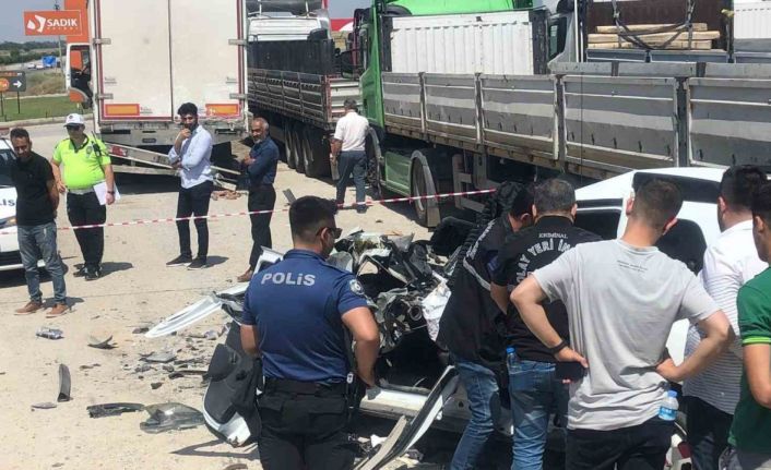 Tıra saplanan aracın sürücüsü feci şekilde can verdi