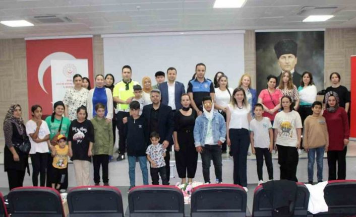 Trafik Tescil ve Toplum Destekli Polislerden bilgilendirme