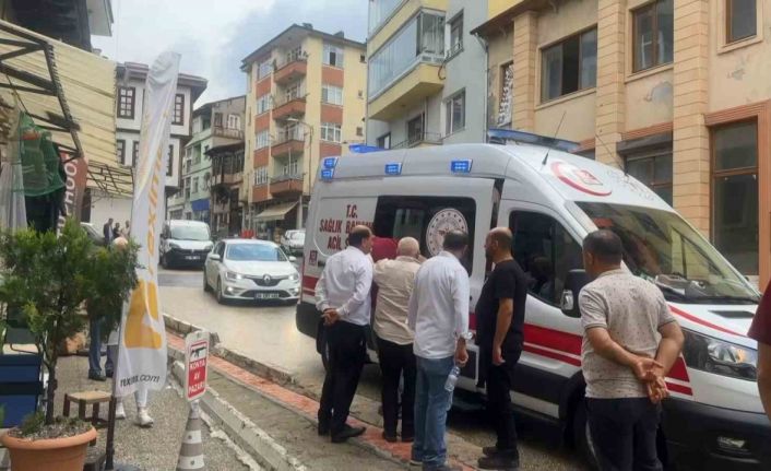 Tüfeği tamir etmek isterken yanındaki kişiyi vurdu