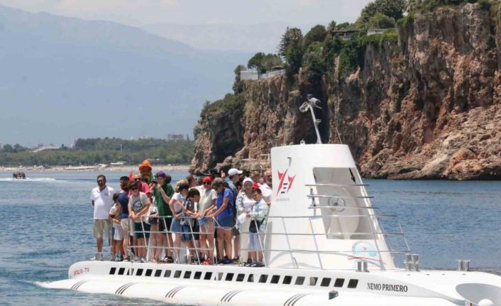 Türkiye’nin ilk turistik denizaltısı 18 bin turisti denizin altına indirecek