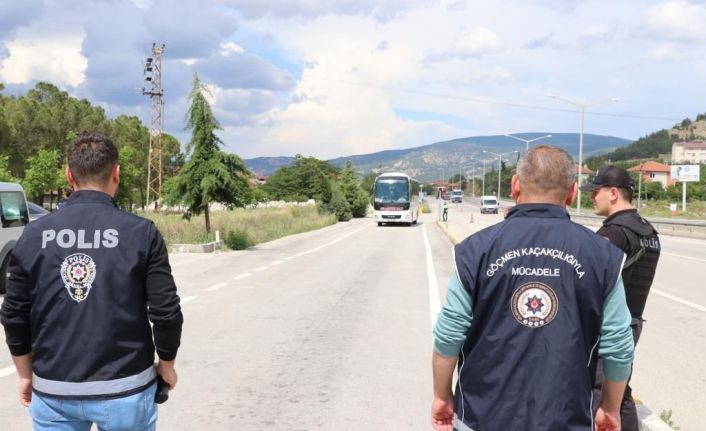 Ülke genelinde düzensiz göç uygulaması: 440 şahsa idari yaptırım uygulandı