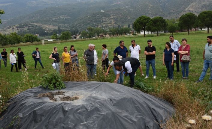 Üreticilere uygulamalı organik kompost yapımı eğitimi verildi