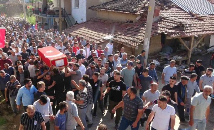 Uşak şehidini son yolculuğuna uğurladı