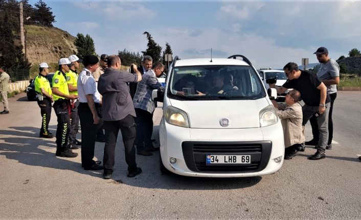 Vali Gürel’den sürücülere lokum ikramlı ’kemer’ uyarısı