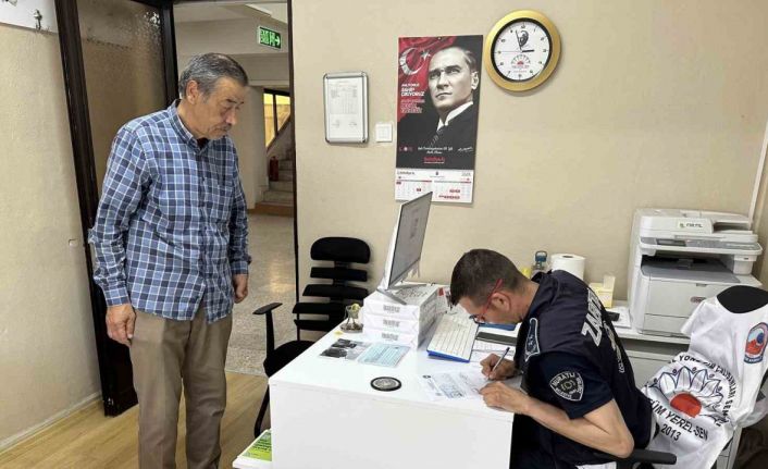 Yerde bulduğu 800 lirayı zabıtaya teslim teslim etti