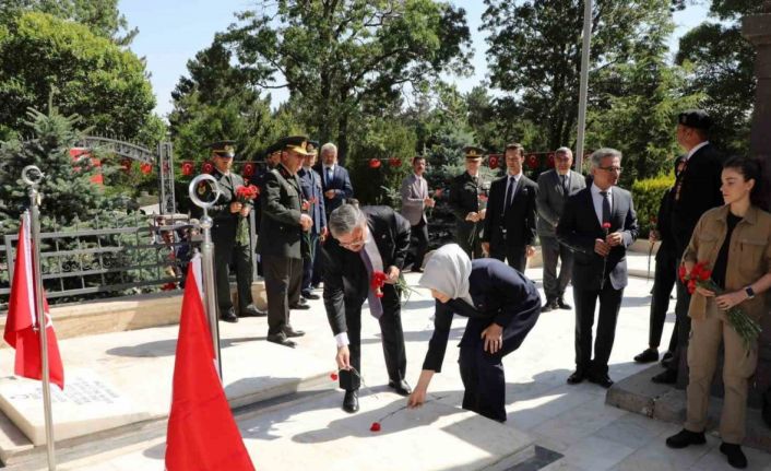 15 Temmuz etkinlikleri şehitlik ziyareti ve mevlit programıyla devam etti