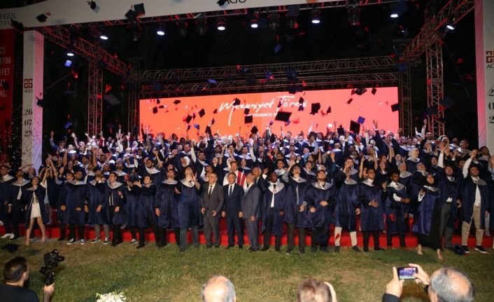 Abdullah Gül Üniversitesi’nde Mezuniyet Sevinci