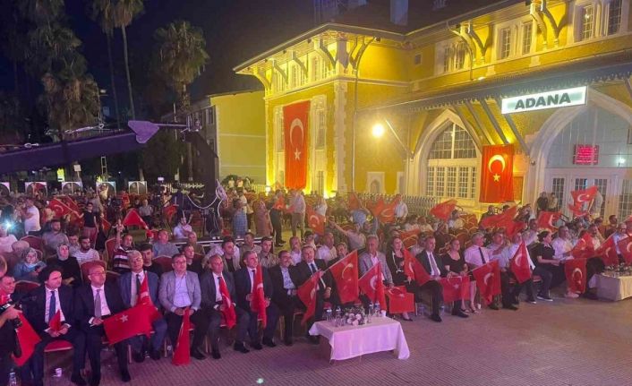 Adana’da ’Demokrasi ve Birlik Günü’ nöbeti tutuldu