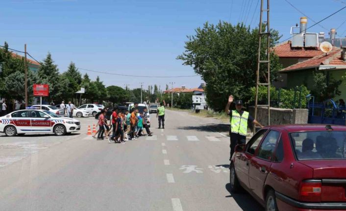 Aksaray jandarmadan “Yaya Önceliği” uygulaması