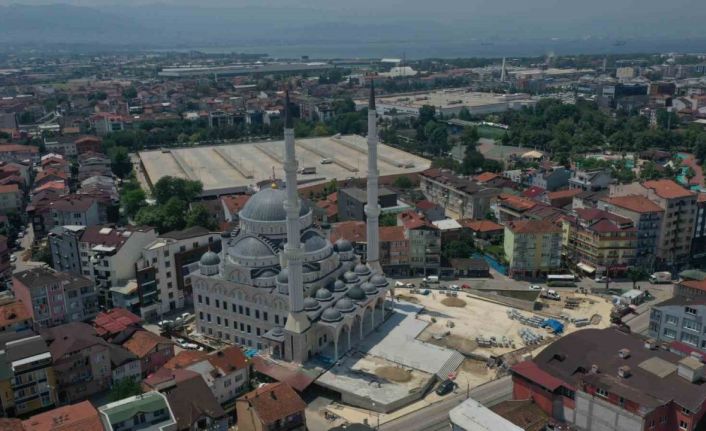 Altı otopark, üstü meydan
