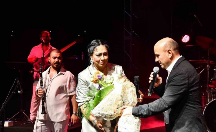 Altınova Belediyesi 16. Kültür Festivali renkli görüntülerle başladı