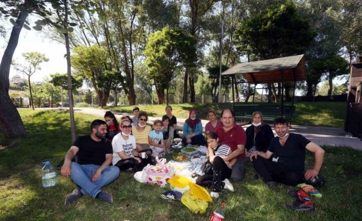 Ankara’da sıcaktan bunalan vatandaşlar Yakacık mesire alanına koştu