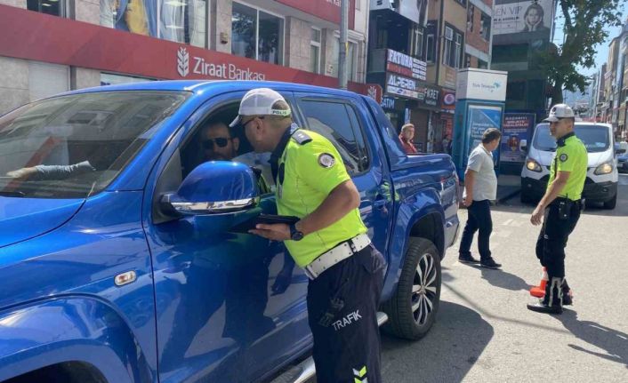 Araçları tek tek durdular