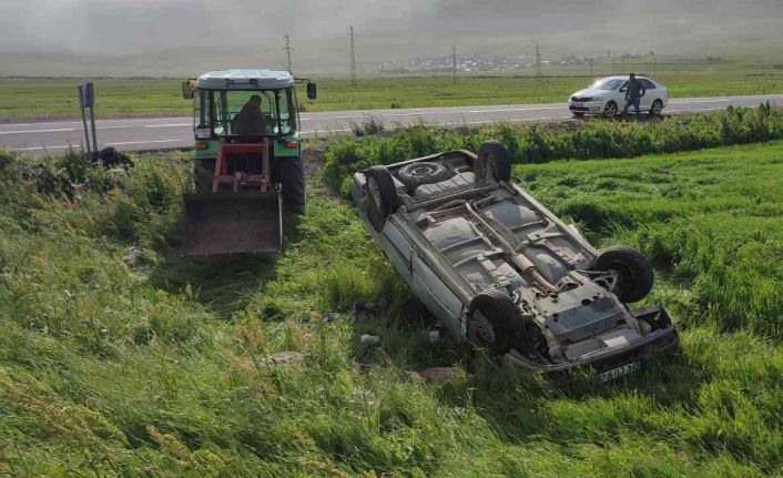 Ardahan’da düğün konvoyuna katılan otomobil şarampole devrildi: 5 yaralı