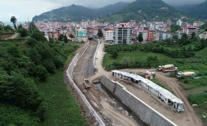 Artvin’de taşkın kontrol çalışmaları devam ediyor