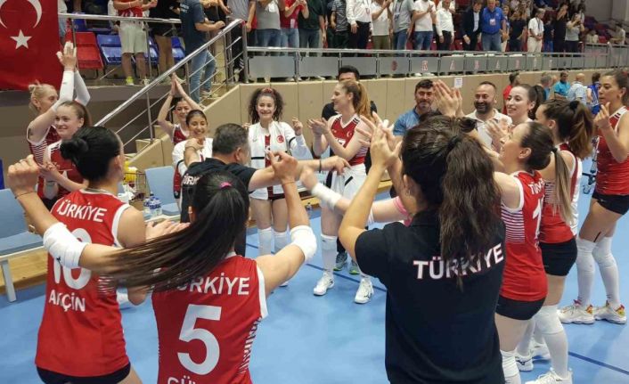 Avrupa Voleybol Şampiyonası’nda çifte sevinç