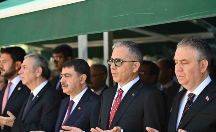 Bakan Yerlikaya’dan 15 Temmuz şehitliğine ziyaret