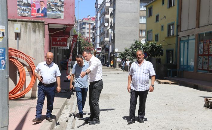 Başkan Ekim parke döşeme ve alt yapı çalışmalarını yerinde inceledi