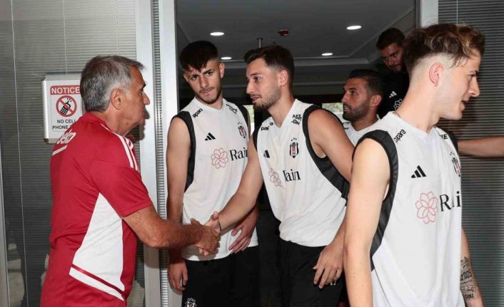 Beşiktaş’ta futbolcular ve teknik heyet bayramlaştı