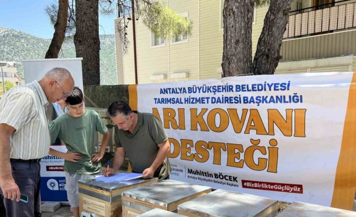 Büyükşehir’in arı kovanı destekleri sürüyor