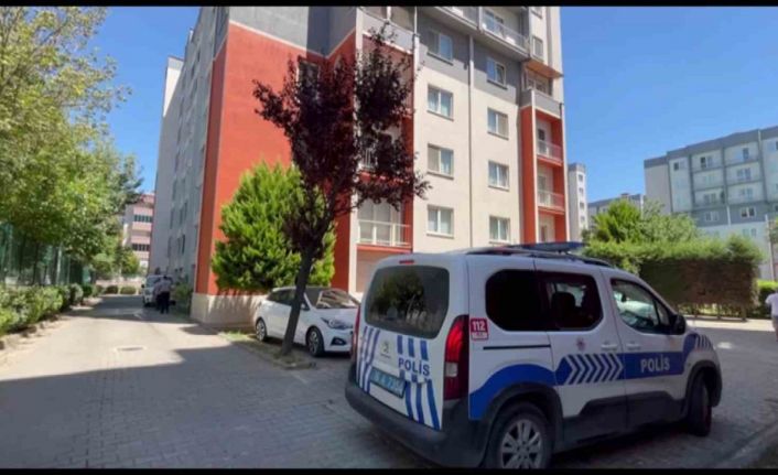 Cam balkon takarken 7. kattan düşen genç hayatını kaybetti