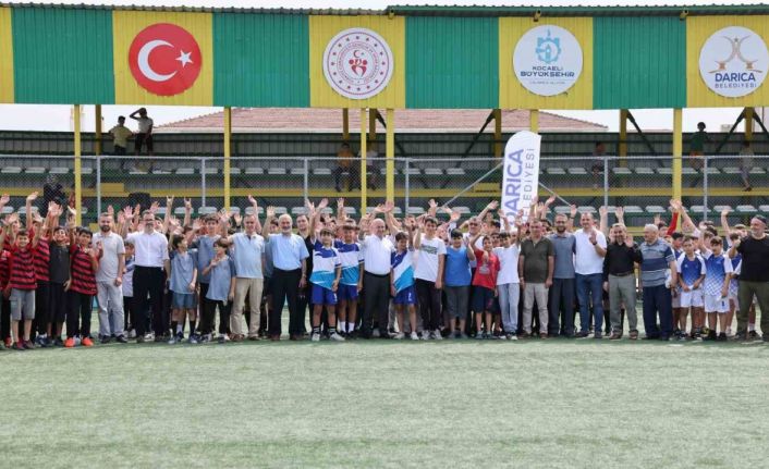 Camiler arası futbol turnuvası çekişmeli başladı