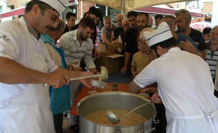 Çarşamba’da aşure dağıtımı gerçekleşti