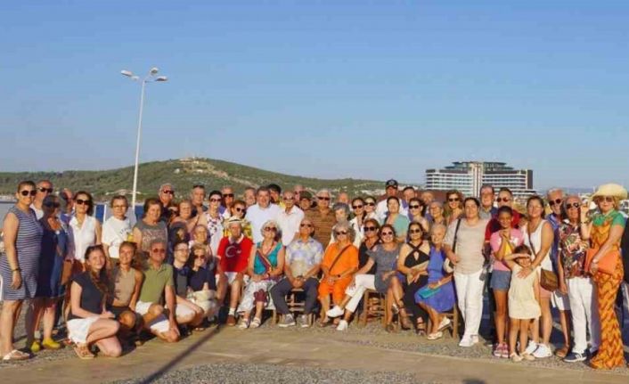 Çeşme’de 74 yıllık geleneksel bayramlaşma