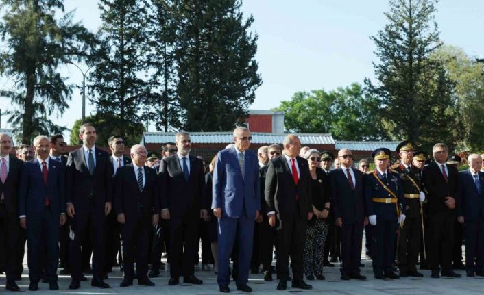 Cumhurbaşkanı Erdoğan, KKTC’de Atatürk Anıtı’na çelenk bıraktı