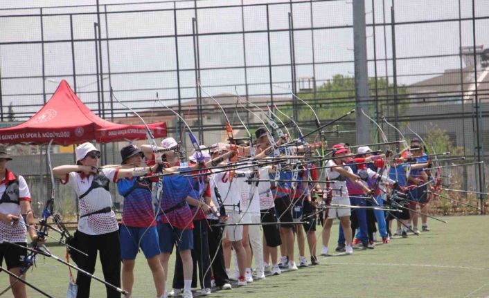 Denizli’de, 15 Temmuz anısına okçuluk şampiyonası düzenlendi